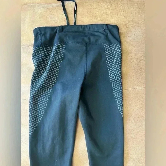 Women’s Nike Zonal Strength Tights Black And Gray Size Small 25.5” Inseam - Picture 11 of 11